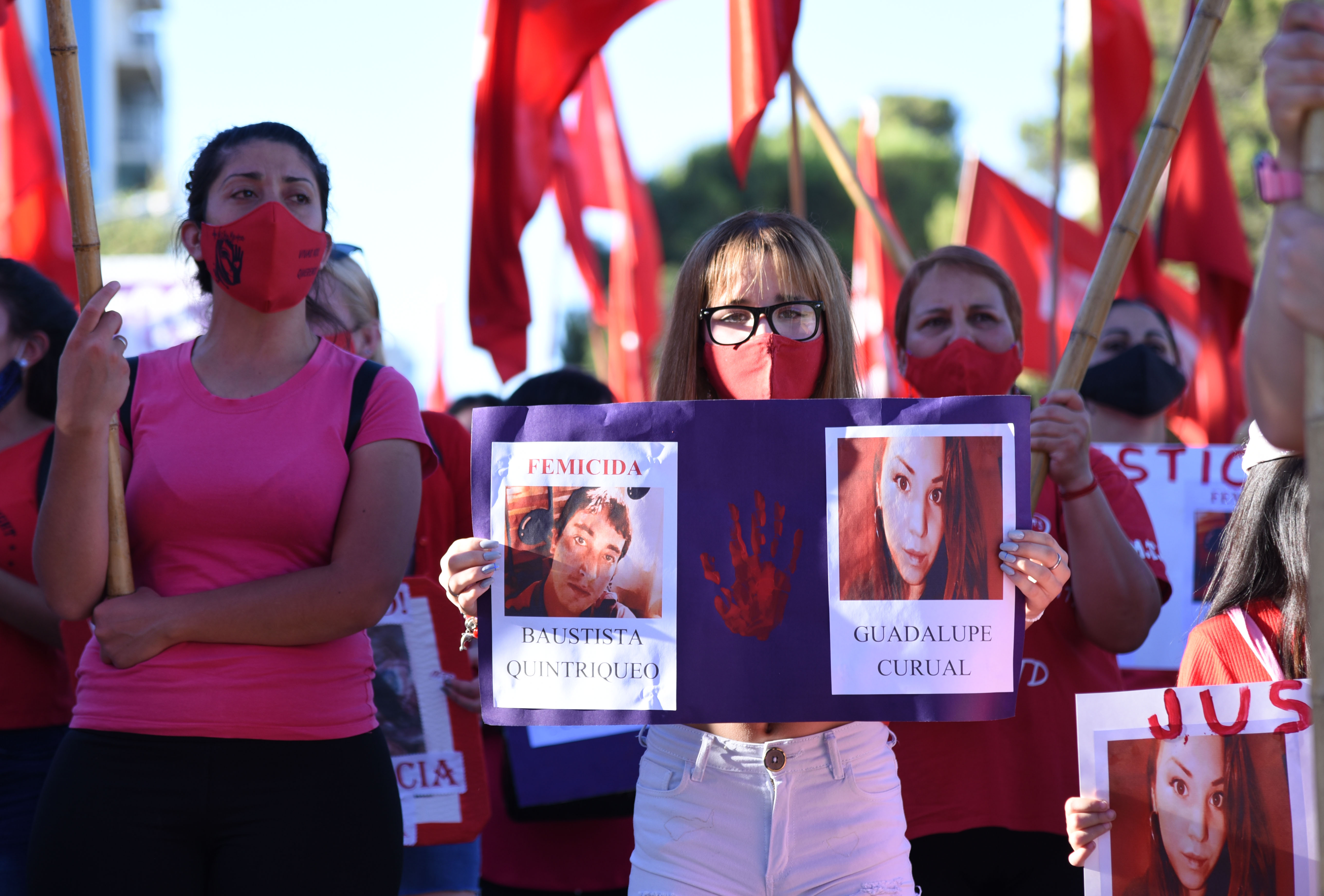 Tras el femicidio de Guadalupe Curual, el gobierno provincial anunció que se integraría el equipo de patrocinio jurídico gratuito. Foto Florencia Salto.