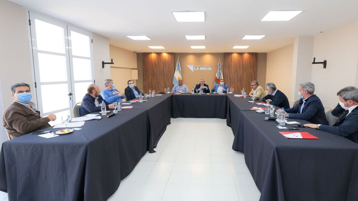 El presidente viajó el sábado a La Rioja y se reunió con todos los gobernadores peronistas.
