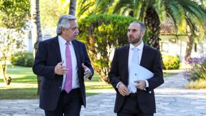 Con la mira en noviembre, el Gobierno apuesta a incentivar el consumo y la ayuda social con más emisión