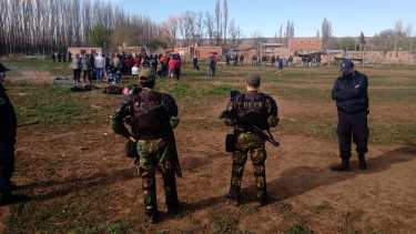 Desde esta mañana hay una fuerte custodia policial. (Foto: Juan Thomes)
