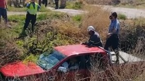 Despistó y cayó a un canal de riego un exintendente de Allen