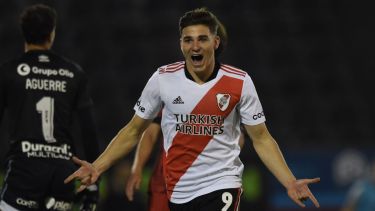 Julián Alvarez viene de ser la gran figura de River en la goleada ante Newell's. Hoy volverá a ser titular.