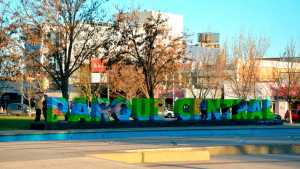 Piden información ambiental al Municipio de Neuquén sobre el estacionamiento en el Parque Central