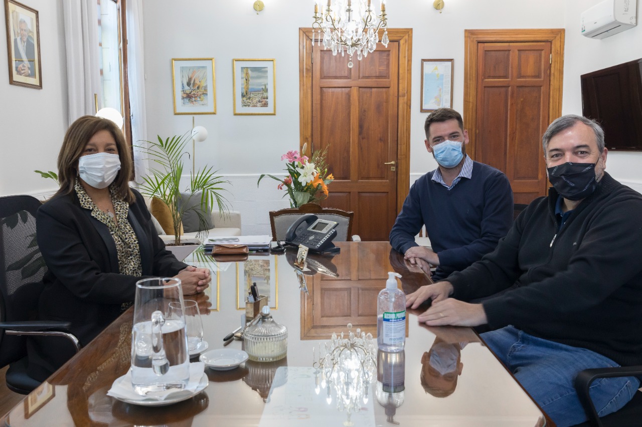 La gobernadora Carreras y el dirigente Aguiar volvieron a reunirse este miércoles. Participó también el ministro Buteler. Foto: Gentileza.