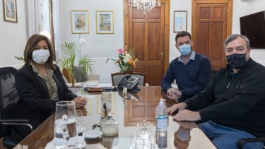La gobernadora Carreras y el dirigente Aguiar volvieron a reunirse este miércoles. Participó también el ministro Buteler. Foto: Gentileza.