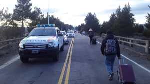 ATE levantó el corte de la ruta al aeropuerto de Bariloche