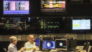 Jornada negra para los activos argentinos: caen fuerte el Merval y las acciones en Wall Street