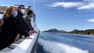 Cabandié constató la invasión sobre las costas de Bariloche