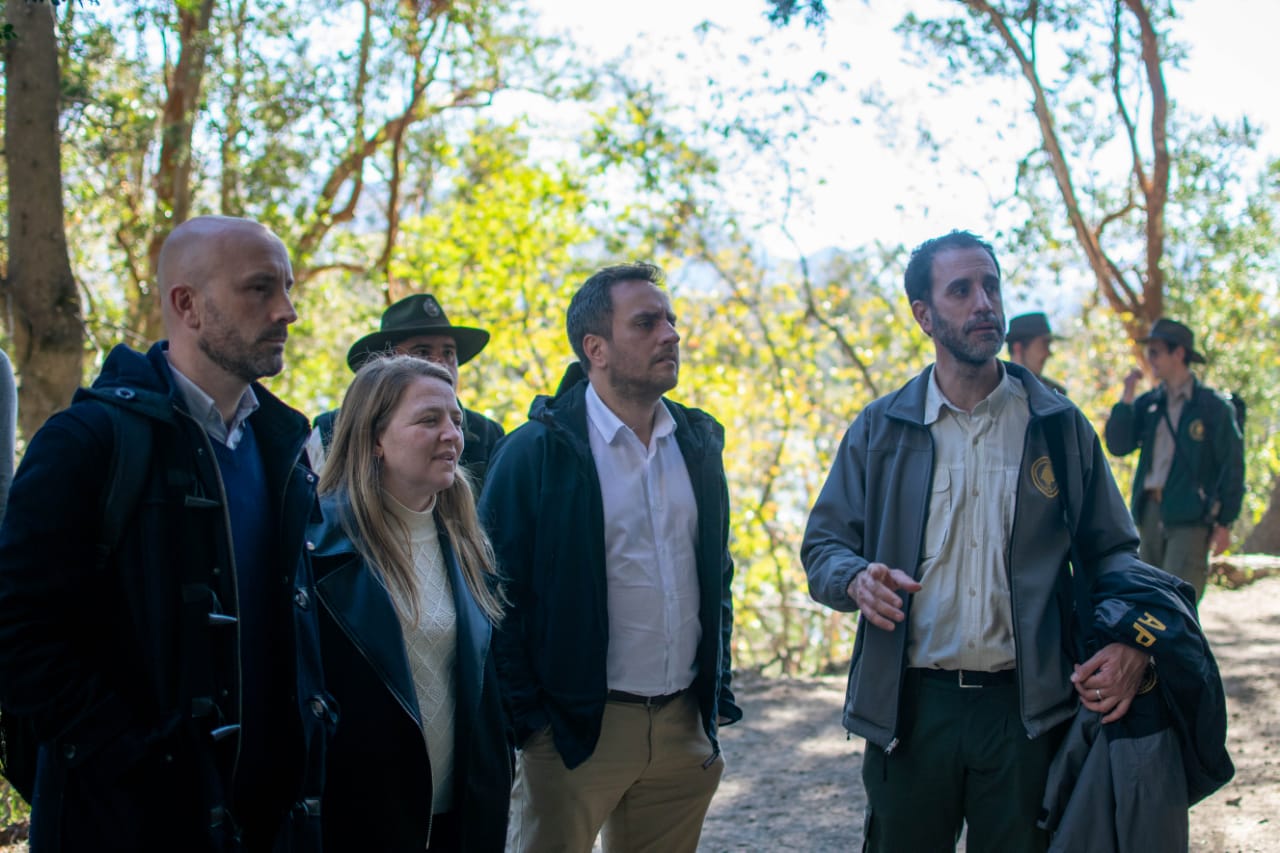 El ministro de Ambiente y Desarrollo Sostenible, Juan Cabandié, visitó a finales de septiembre pasado Bariloche. (foto de archivo) 