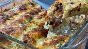 Alta receta de canelones gratinados de masa de fainá y bolognesa