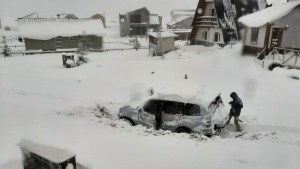 Las PASO terminarán con viento y nevadas, pero mañana todo mejora