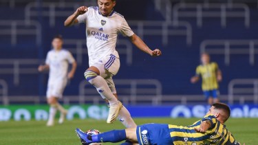 Medina contra Blanco. El partido tuvo mucho ida y vuelta, pero Boca mereció la victoria que llegó sobre el final. 