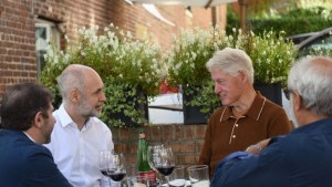 Rodríguez Larreta almorzó con Clinton y se muestra como presidenciable en el exterior