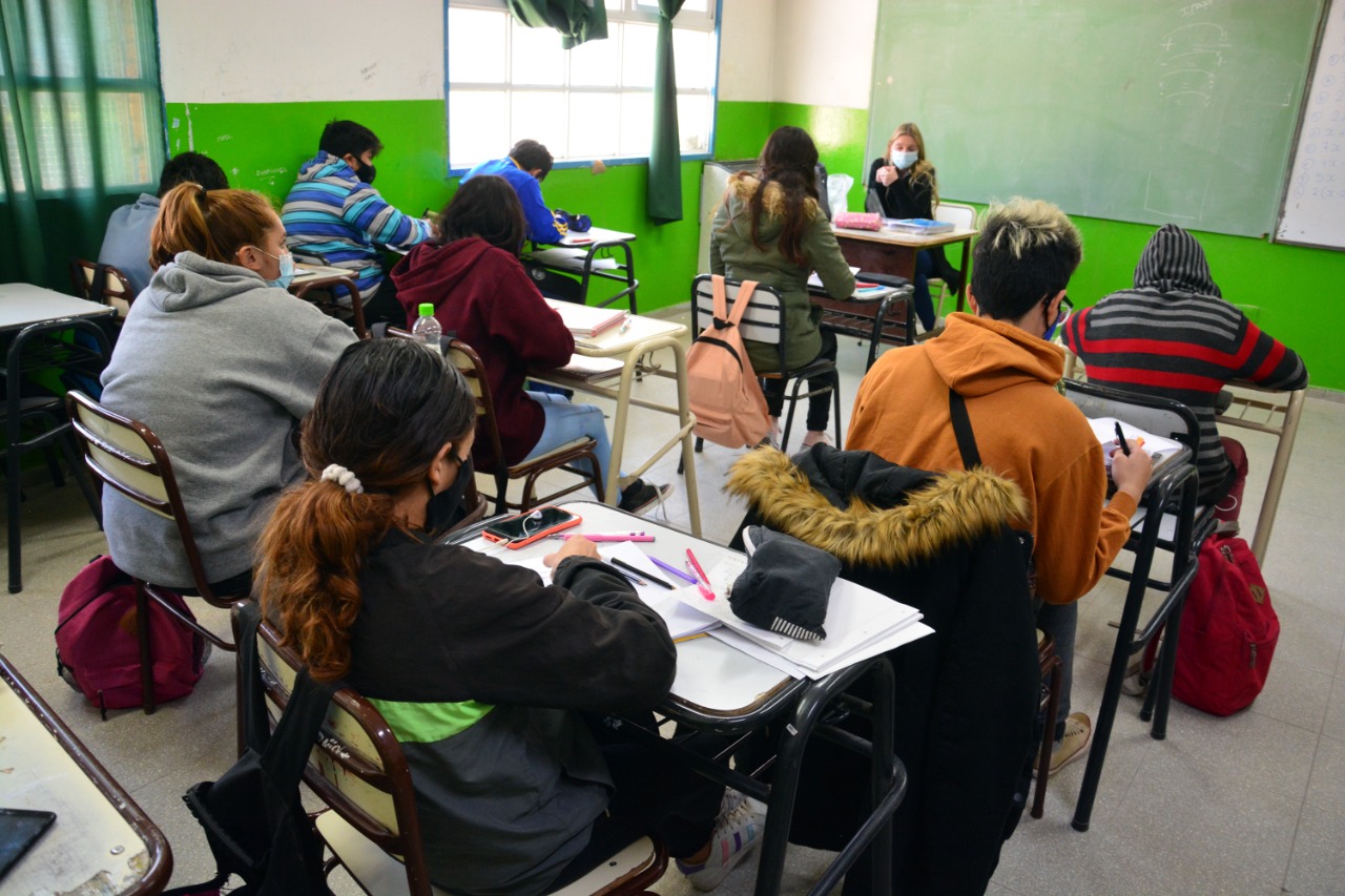 Las clase presenciales se reiniciaron sin problemas en las escuelas de la capital provincial. Foto: Marcelo Ochoa.