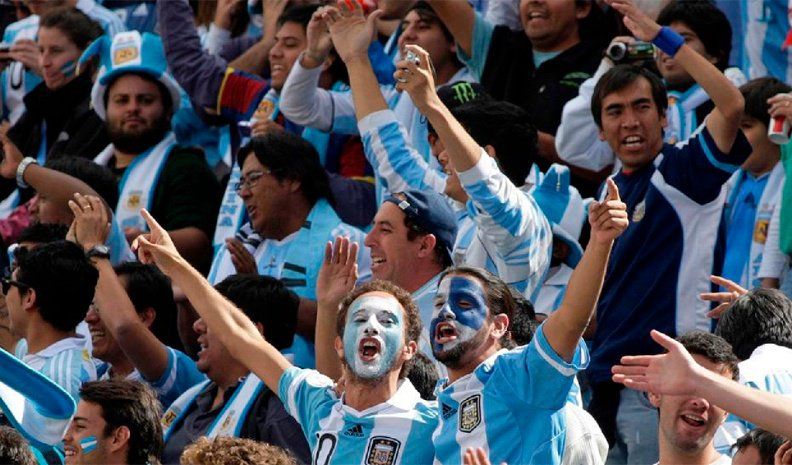 el-ultimo-gran-exito-la-hinchada-argentina-es-el-brasil-decime-que-se-siente-inaugurado-el-mundial-2