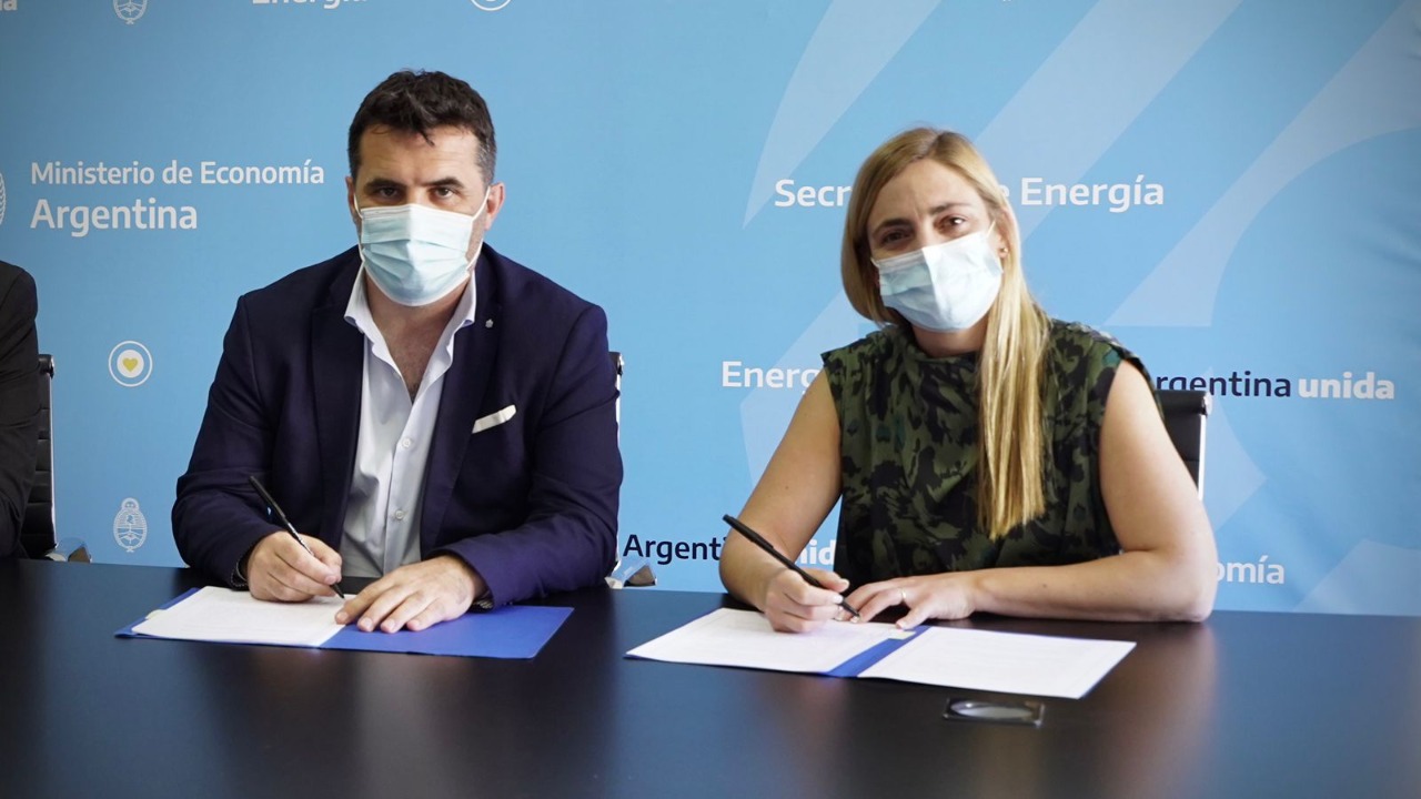 Soria firmó el acuerdo con el secretario de Energía, Darío Martínez. (foto: gentileza)