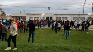 Cerró la elección aunque todavía hay largas filas en algunas escuelas de Roca