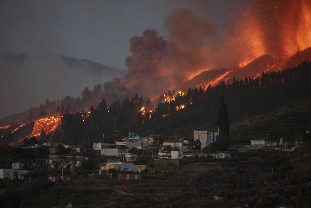 La erupcion del volcán Cumbre Vieja generó destrozos en La Palma, Islas Canarias. Foto AP. 