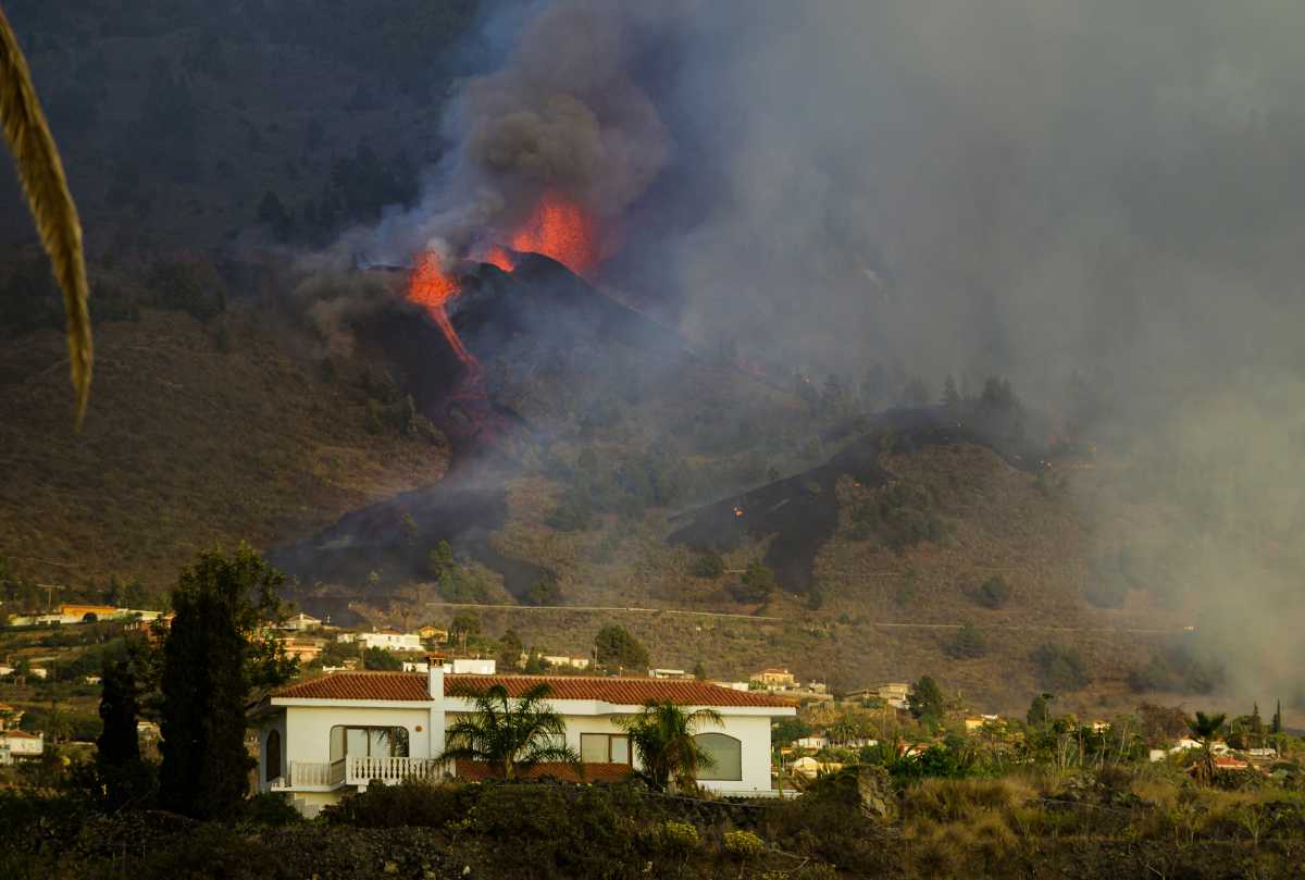 La erupcion del volcán Cumbre Vieja generó destrozos en La Palma, Islas Canarias. Fotos AP. 