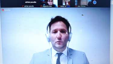 El juez Ignacio Gandolfi fundamenta el sobreseimiento para Iud y Mas, con la presencia de los ex intendentes. 