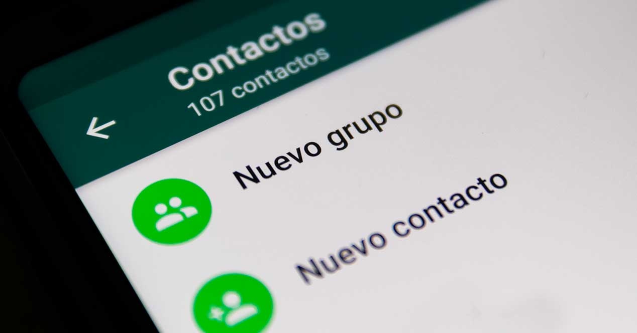 Los grupos de WhatsApp son una útil y fluida manera de comunicarse entre vecinos de edificios.-