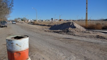 Se firmó el contrato de obra para extender redes de servicios al Loteo Barazzutti de Regina. (Foto Néstor Salas)