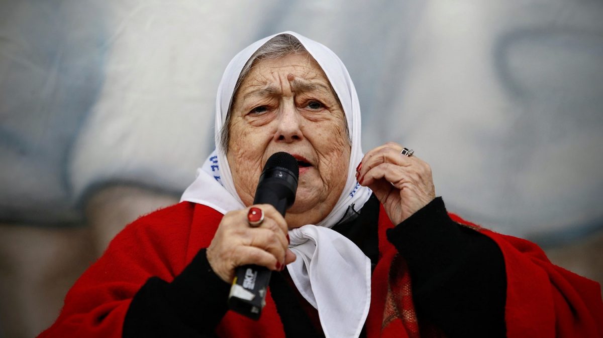 Las Madres de Plaza de Mayo de Neuquén se manifestaron por la muerte de Hebe de Bonafini. 