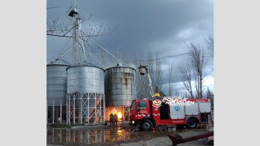 El incendio se produjo en el interior de uno de los silos. Foto: Policía de Neuquén