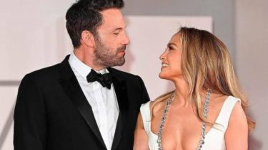 Ben Affleck y Jennifer López engalanaron la alfombra roja del Festival de Venecia