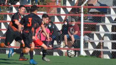 Sapere le ganó en la capital neuquina a Petrolero. Fotos. Yamil Regules. 