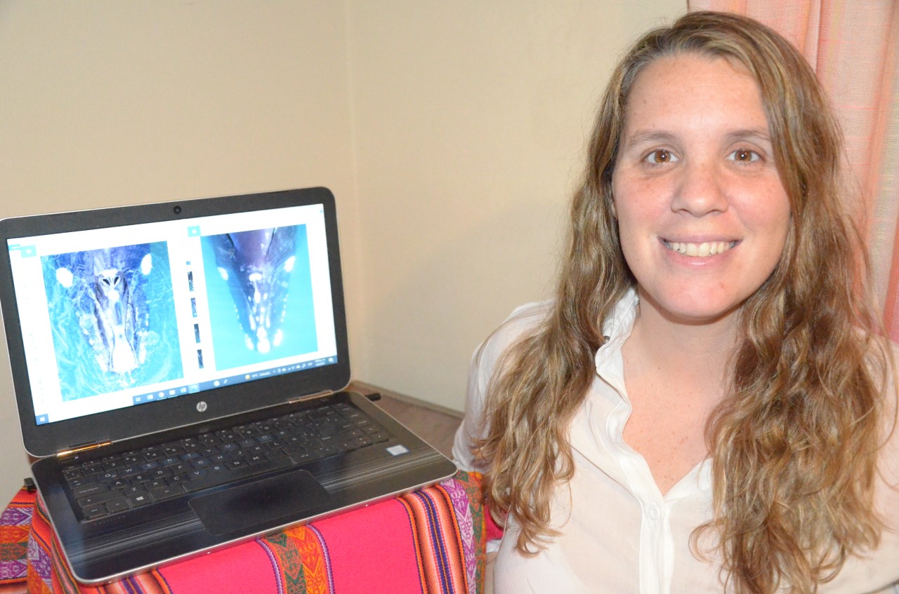 Magdalena Arias es investigadora de la Fundación Natural Félix de Azara desde Las Grutas e impulsora del catálogo de ballenas