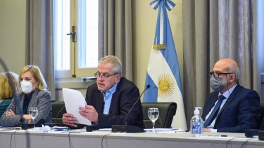 Marcelo Mango a la izquierda del ministro de Educación, Jaime Perczyk. Foto: gentileza.