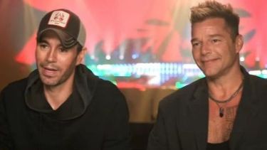 Ricky Martin se presento junto a Enrique Iglesias y sorprendió por su aspecto.-