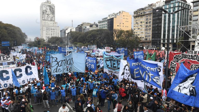Los movimientos sociales marcharán a Plaza de Mayo en apoyo a Alberto Fernández.