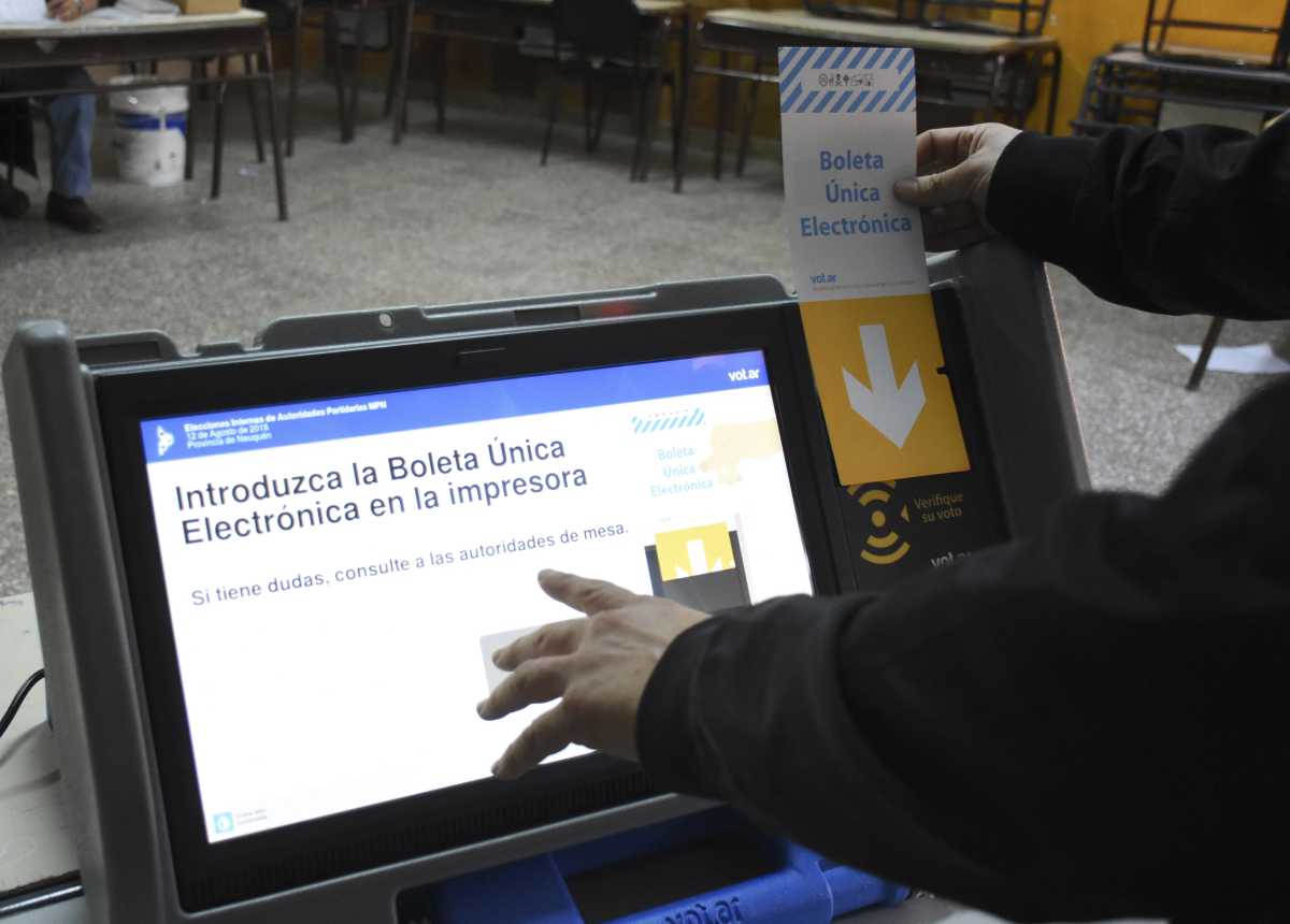 Se votará con Boleta Única Electrónica, y habrá 10 candidatos y candidatas para elegir.  (foto archivo)
