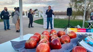 Cervi convocó a cambiar desde el Paseo de la Costa. 