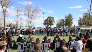 El mandatario dio una encendida arenga frente a empleados y funcionarios estatales. Foto: gentileza.