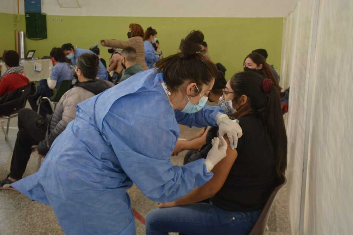 Hasta ayer la provincia de Neuquén llevaba aplicadas 1.273.598 dosis contra el coronavirus. Foto archivo.