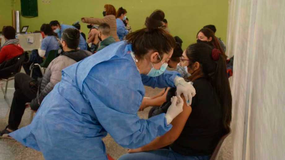 Hasta ayer la provincia de Neuquén llevaba aplicadas 1.273.598 dosis contra el coronavirus. Foto archivo.
