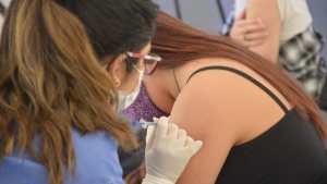 Anuncian terceras dosis para mayores de 18 años en Neuquén