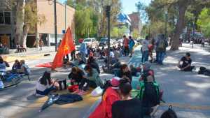 El conflicto con organizaciones sociales que generó caos en el centro de Neuquén tendrá el lunes un nuevo capítulo
