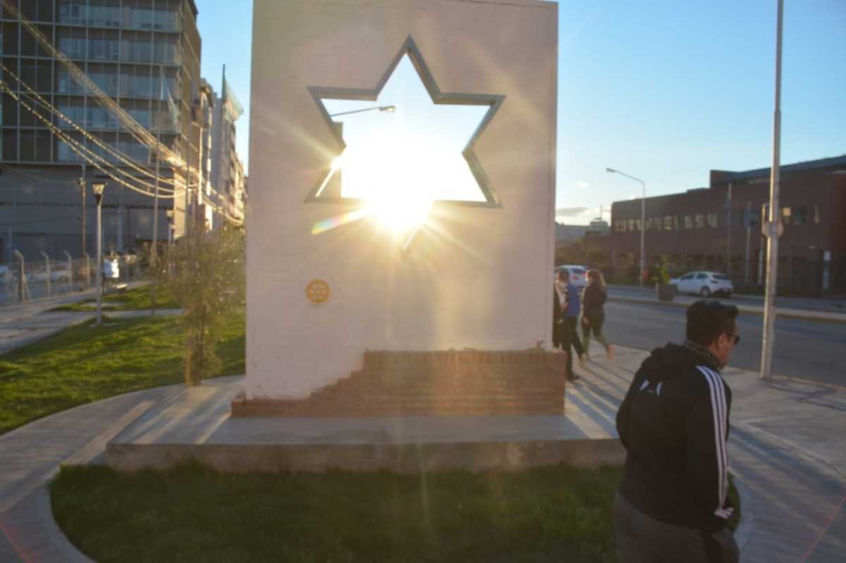 El monumento Estado de Israel se inauguró en 1995. 