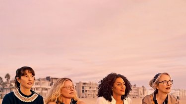 Amigas: de «Al borde» a «Sex and The city», una relación entre pantallas y libros