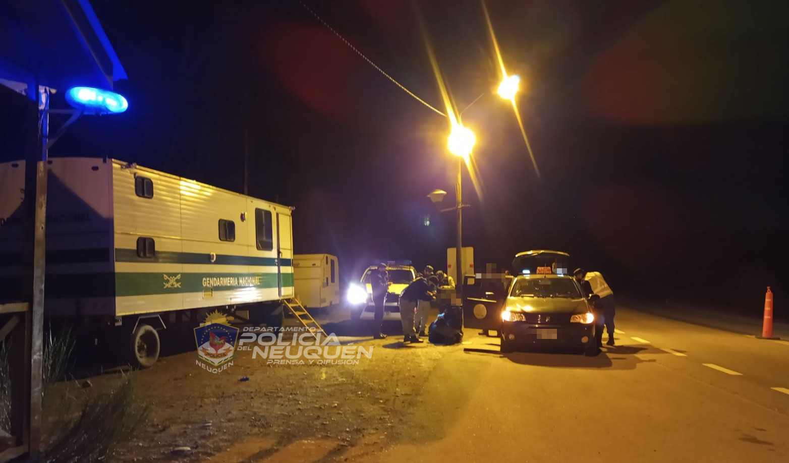 Las personas fueron encontradas sobre un puesto sobre Ruta 40, en Junín de los Andes. Foto: Gentileza Policía de Neuquén.