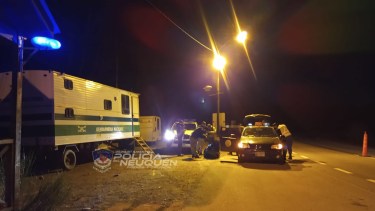 Las personas fueron encontradas sobre un puesto sobre Ruta 40, en Junín de los Andes. Foto: Gentileza Policía de Neuquén.