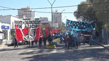 La protesta comenzó a las 9 de la mañana en avenida Roca y Tucumán. foto: César Izza