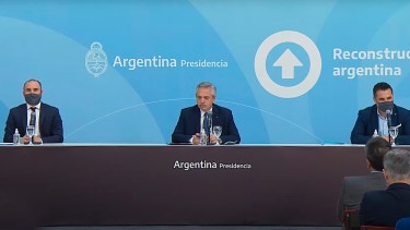 El presidente Fernández, el ministro Guzmán y el secretario Martínez presentan la ley de promoción de hidrocarburos. 