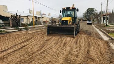 El municipio construye reductores de velocidad en diferentes barrios.
