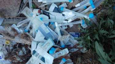 El material fue hallado por vecinas que hacían una caminata en las inmediaciones al aeropuerto, (foto: gentileza)