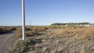 Las obras se centrarán en los 134 lotes del barrio Eucaliptos 2 de la capital rionegrina. 
